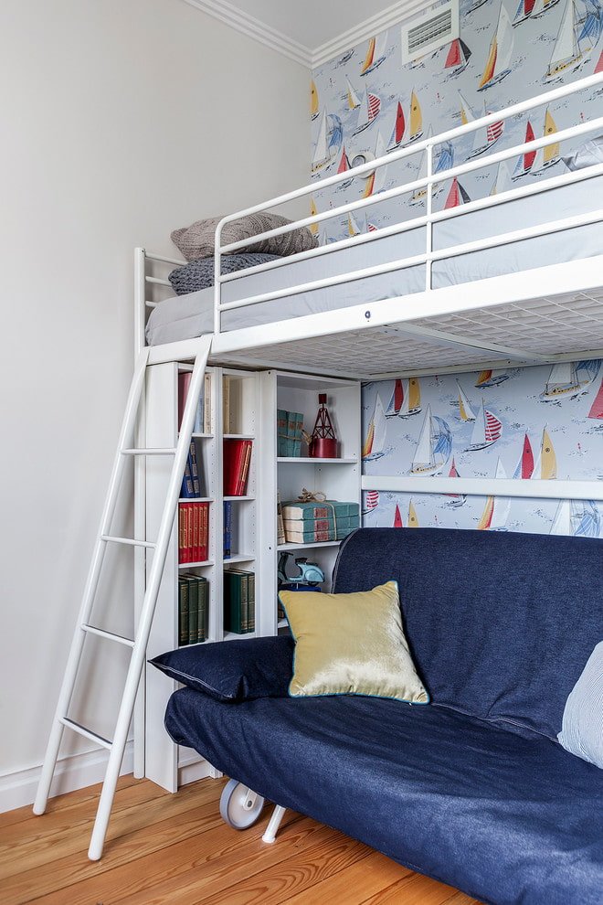 Lit mezzanine avec escalier dans une chambre d'enfant de style nautique