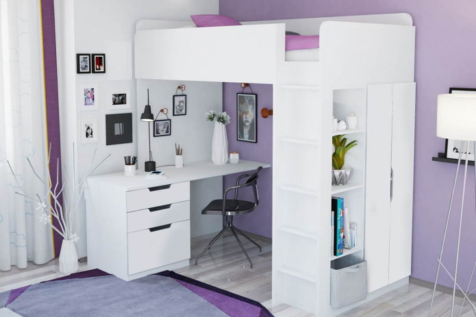 Lit blanc dans une chambre d'enfant
