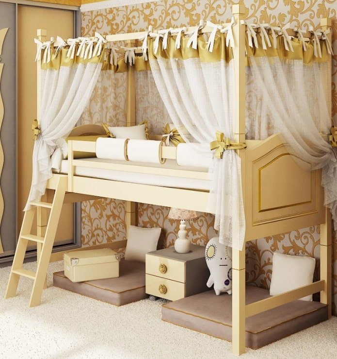 lit à baldaquin dans une chambre de fille