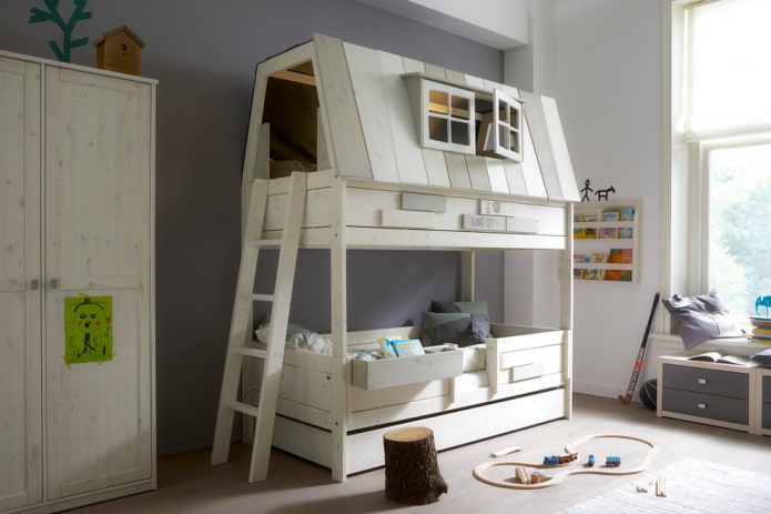 Lit superposé en forme de maison dans la chambre d'enfant Français : chambre d'enfant