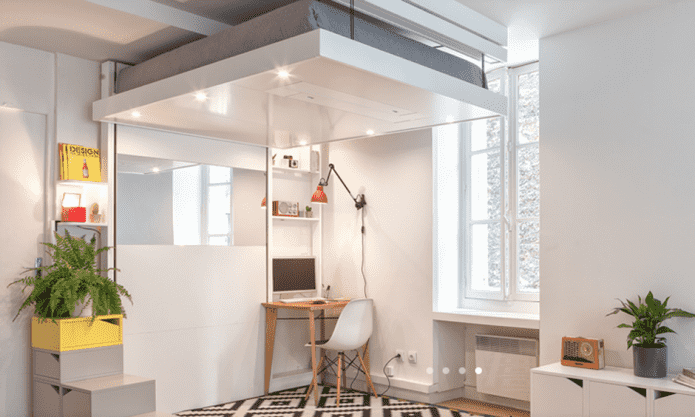 Lit mobile sous le plafond