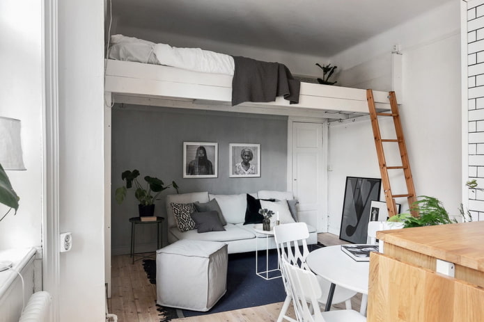 Lit au-dessus du plafond dans le salon