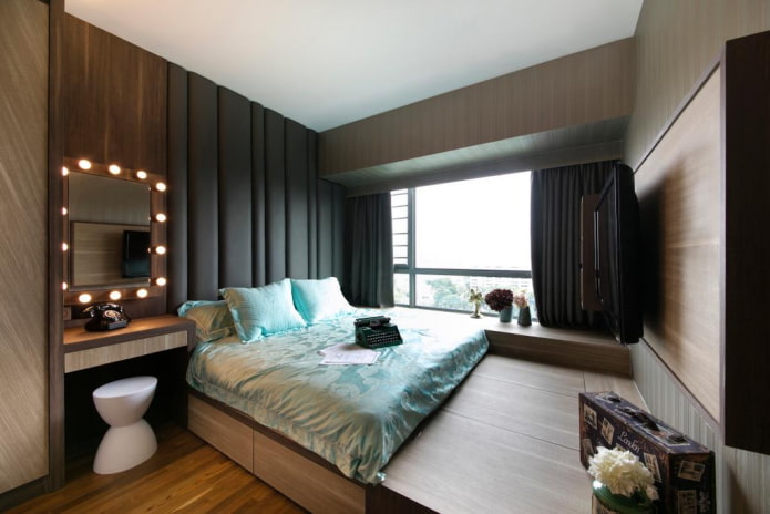 lit sur podium dans la chambre