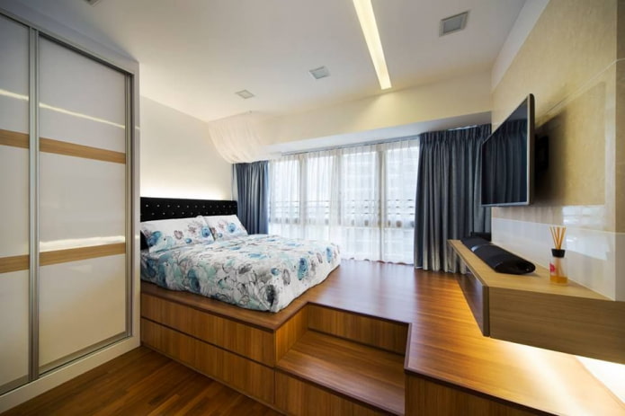 lit sur podium dans la chambre