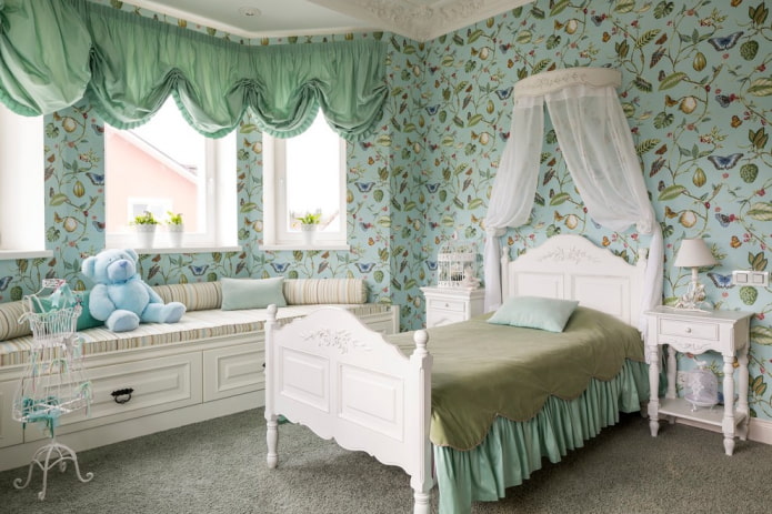 baldaquin dans une chambre d'enfant