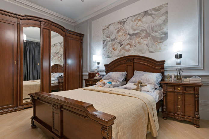 lit dans un intérieur de style classique