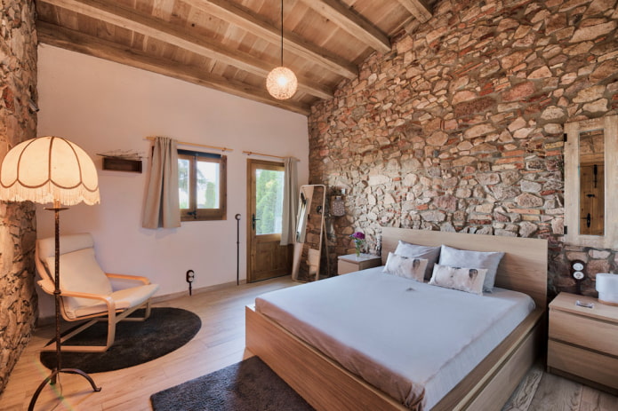 lit double en bois à l'intérieur Intérieur