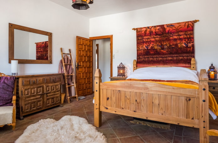 Lit en bois à l'intérieur