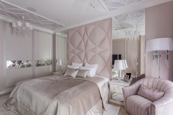 Lit avec une tête de lit haute à l'intérieur