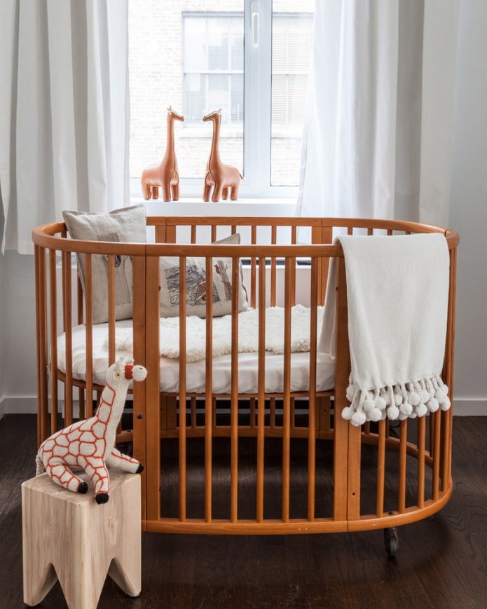 berceau ovale pour bébé à l'intérieur