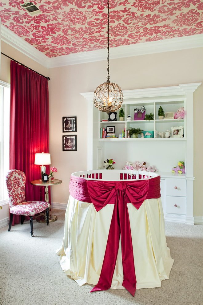 Lit bébé rond à l'intérieur