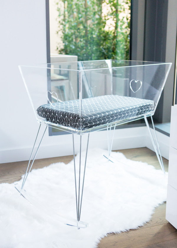 Design original d'un berceau pour bébé à l'intérieur