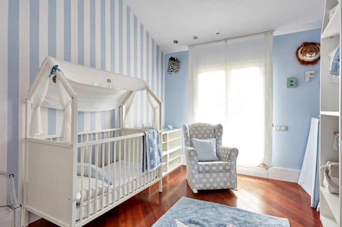 Modèle pour nouveau-né garçon à l'intérieur