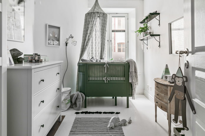 Lit bébé vert à l'intérieur Bébé à l'intérieur