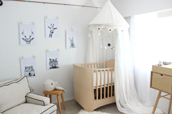 Lit bébé dans une chambre