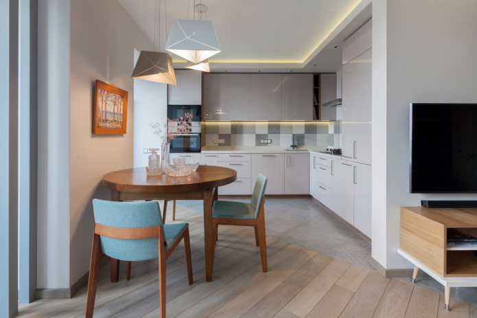 Table ronde marron dans une cuisine