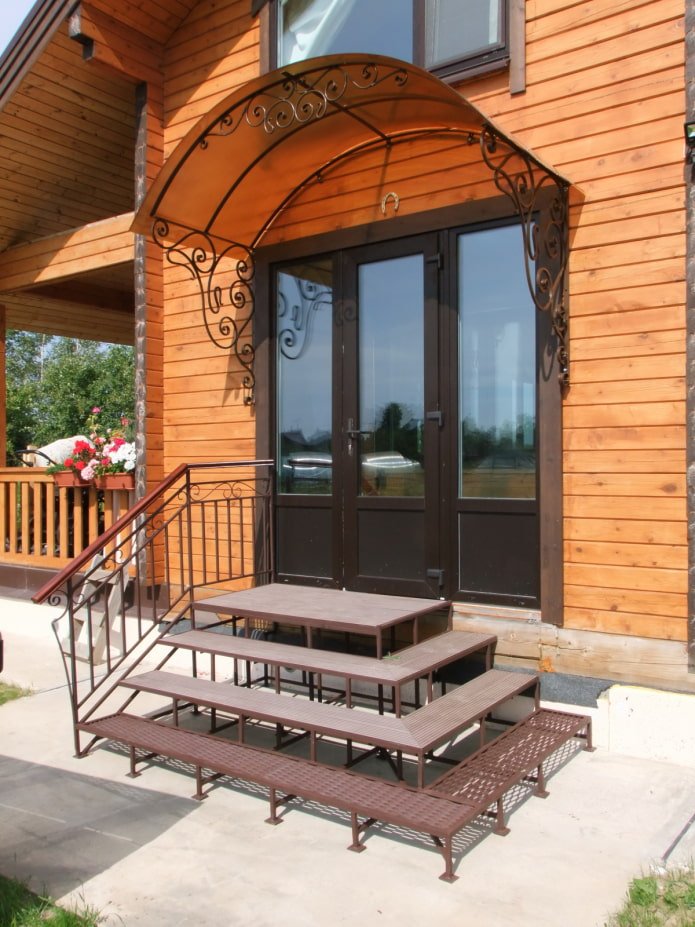 maison avec porche en métal