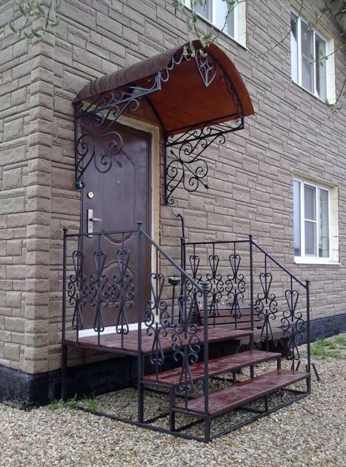maison avec porche en métal