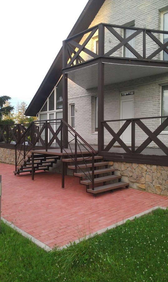 maison avec un porche à pignon