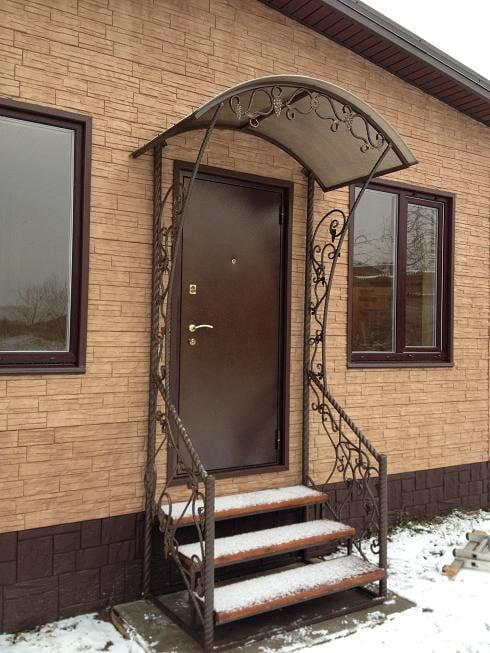 maison avec porche en métal