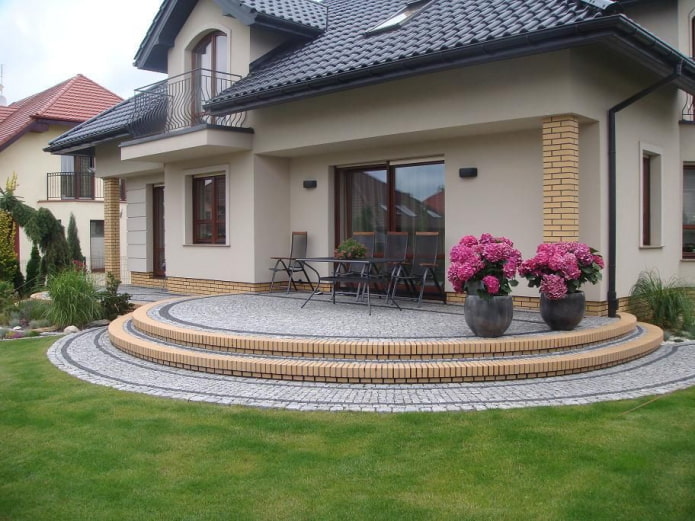 maison avec un porche rond