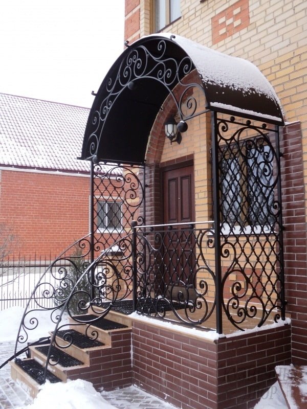maison avec porche en métal