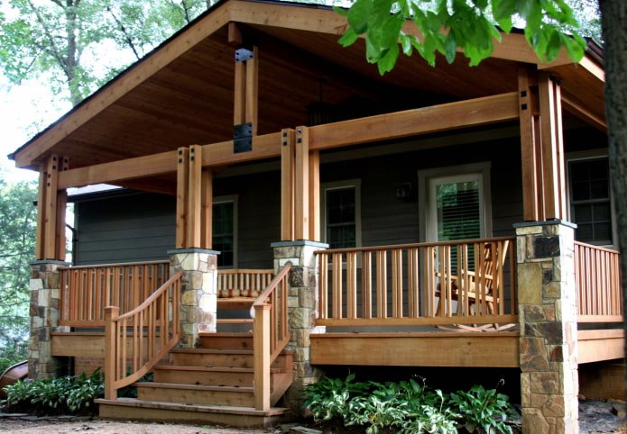 maison en bois avec porche-terrasse