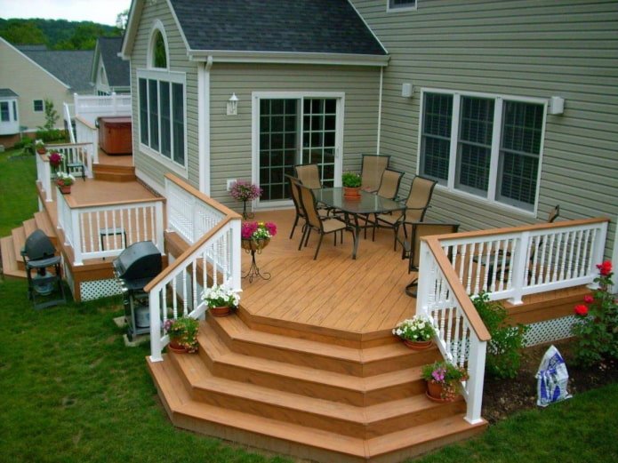 porch patio near the house 