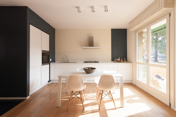 Mur peint en beige avec une touche noire