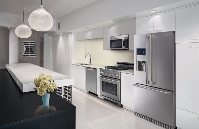 Appareils électroménagers dans une cuisine de style moderne