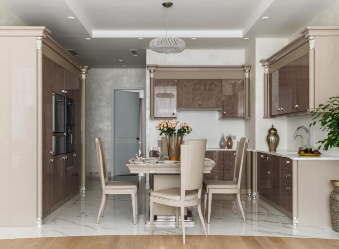 Cuisine claire avec façades marron
