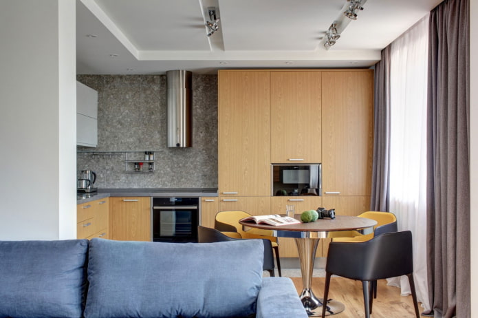 mur de trousses dans la cuisine