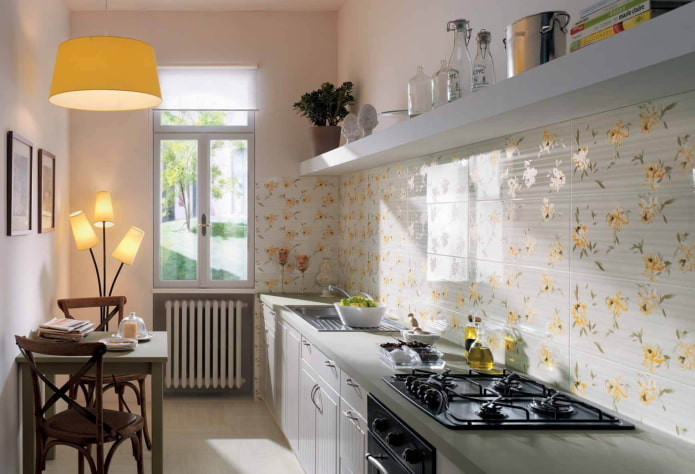 cuisine avec tablier fleuri