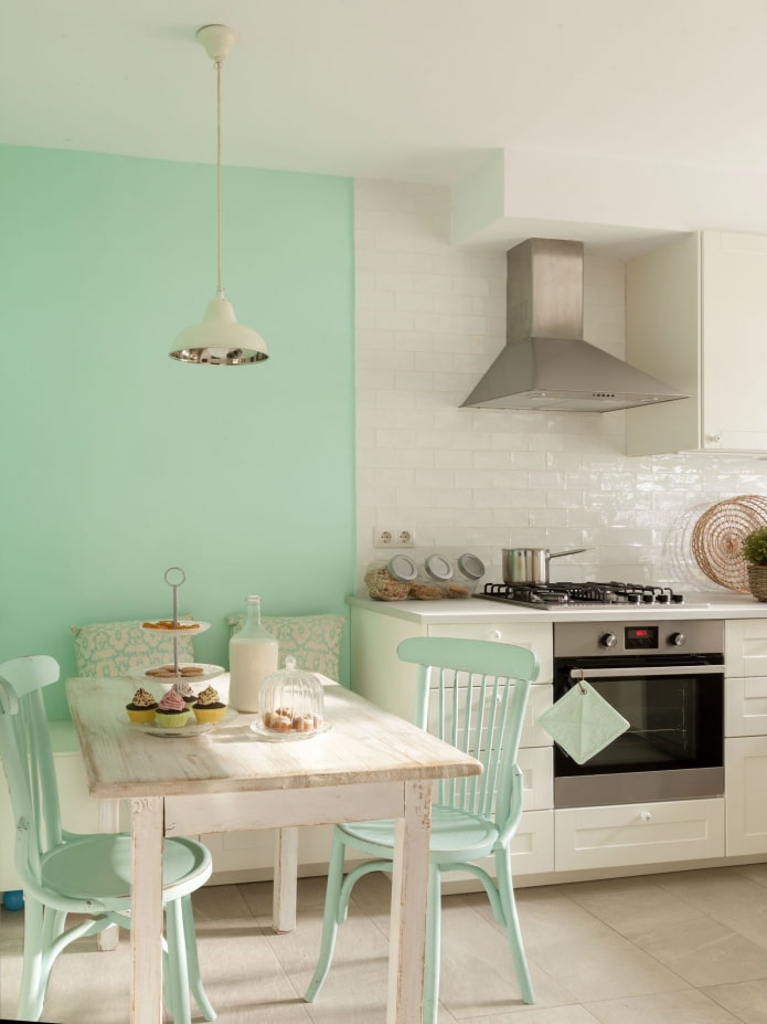 cuisine blanche avec des touches menthe