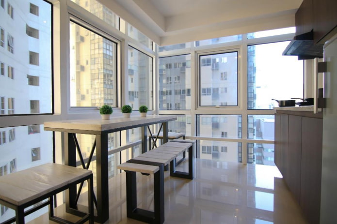 Agencement des espaces cuisine sur la loggia