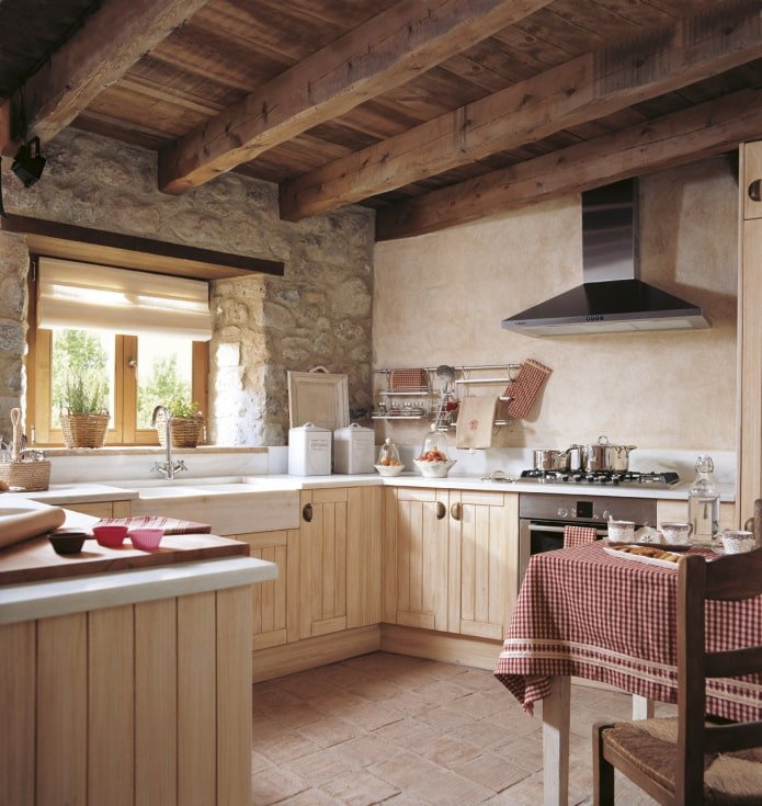 plafond avec poutres