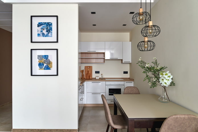 Petite cuisine dans une niche à l'intérieur