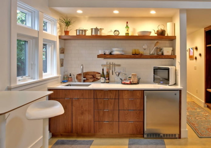 Cuisine dans une niche avec éclairage intérieur