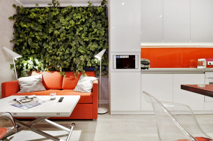 canapé orange dans l'intérieur de la cuisine