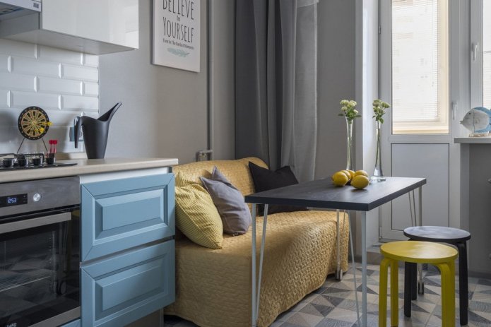 Cuisine de 6 m² avec canapé