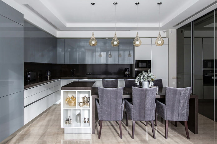 Îlot central avec table à manger dans la cuisine