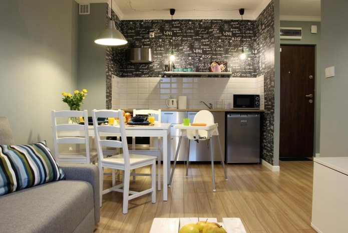 intérieur d'une cuisine-studio avec finition décorative