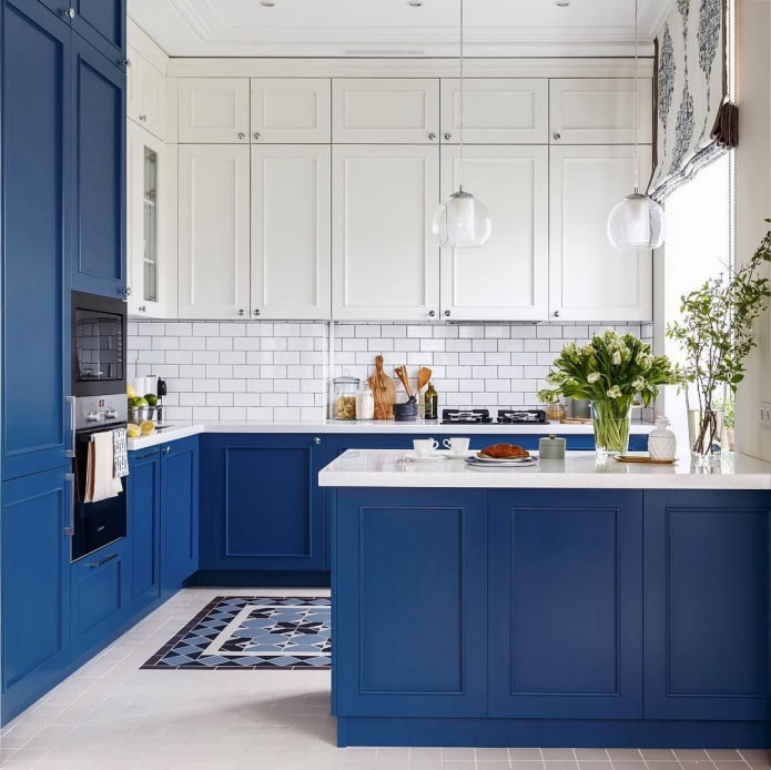 ensemble de cuisine bleu et blanc