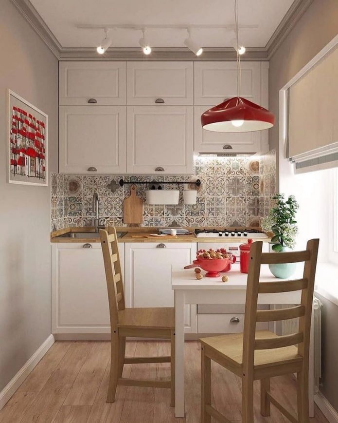 Rénovation avec des touches de rouge