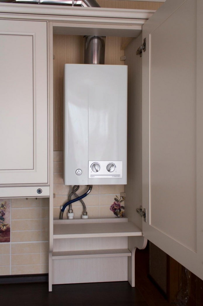 Chauffe-eau à gaz dans une armoire suspendue