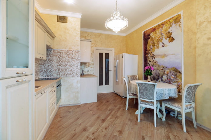 Revêtement mural à l'intérieur d'une cuisine classique