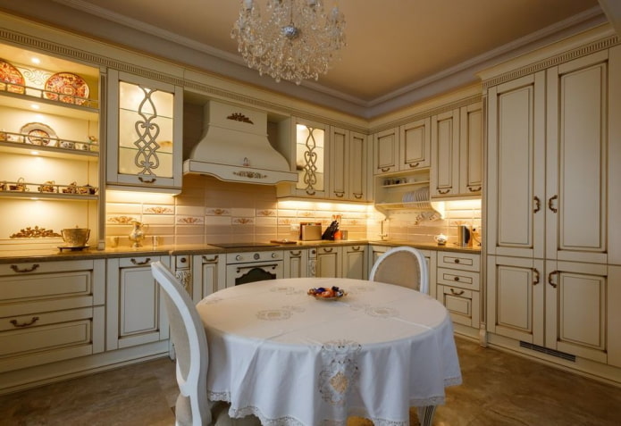 Éclairage intérieur d'une cuisine classique