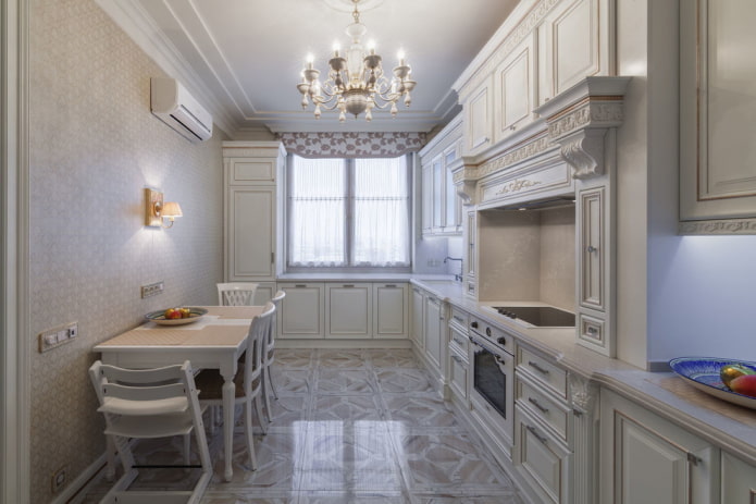 Finition du sol à l'intérieur d'une cuisine classique