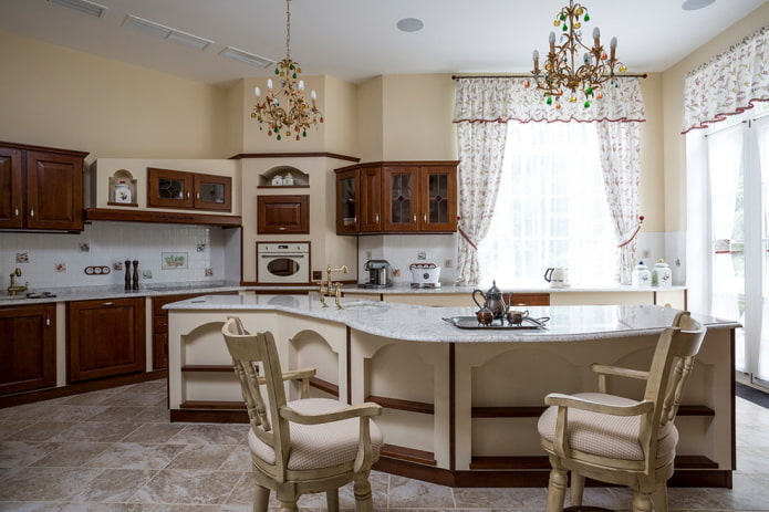 meubles à l'intérieur d'une cuisine classique
