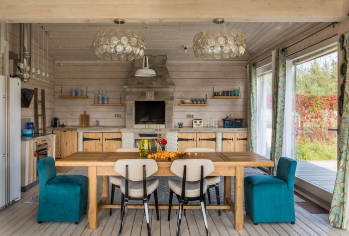 Cuisine de style campagnard à l'intérieur de la maison